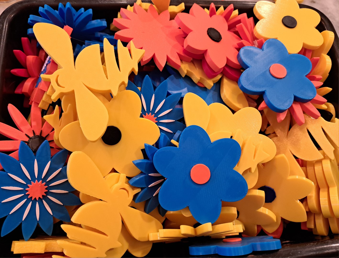 Floating Flowers 4 Pack with Bee - Image 4